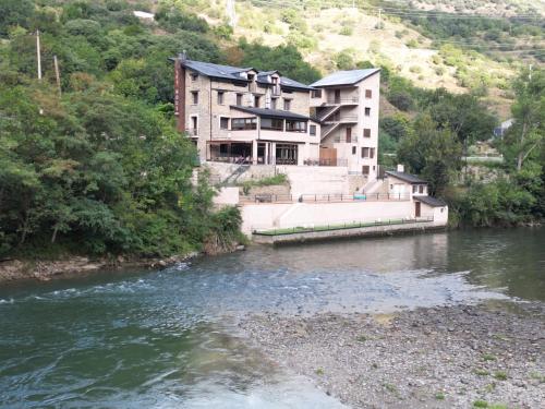 Les Nous Hotel in Rialp