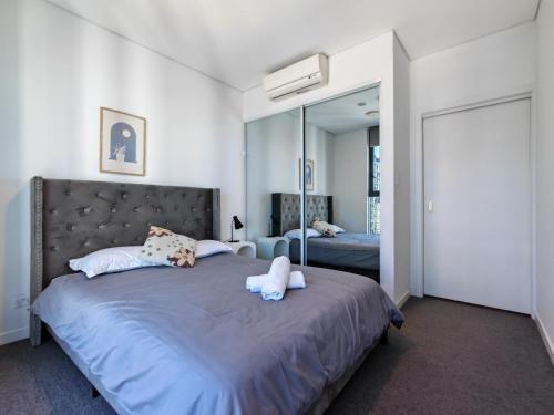 3BR Heart of Wentworth Point with Views - image 10