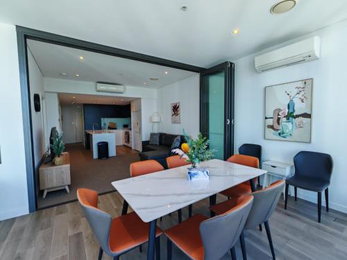 3BR Heart of Wentworth Point with Views - image 14