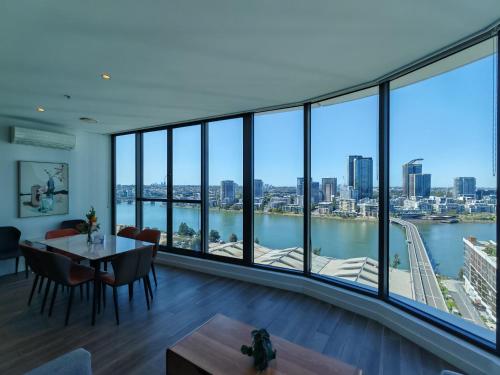 3BR Heart of Wentworth Point with Views - image 11