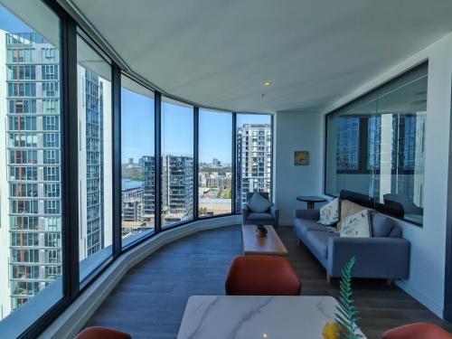3BR Heart of Wentworth Point with Views - image 9