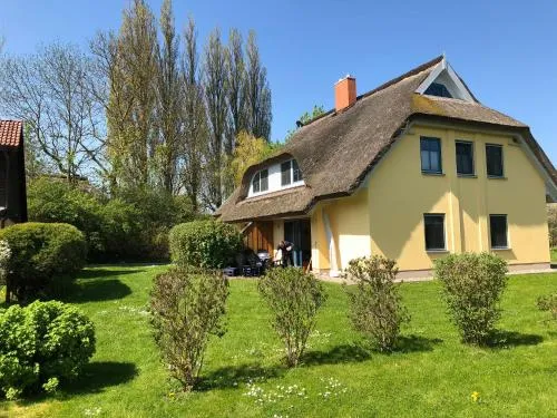 Reetdachhaus Weißdorn 1 in Puddemin, Deutschland