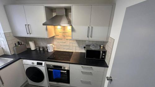 Apartment - Sleeps 6 - City Base - District Line - image 2
