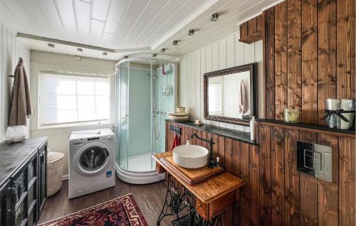 Kupaonica, Amazing Home In Sjusjøen With Sauna in Sjusjoen