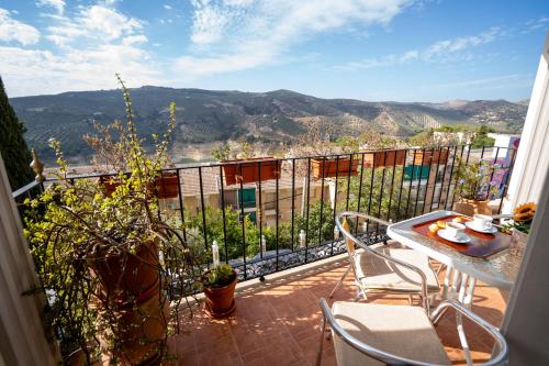Encanto en Iznájar con terraza y vistas a la montaña