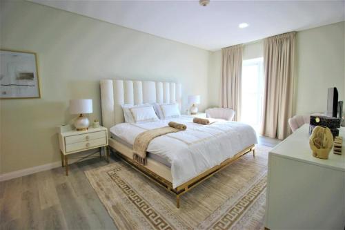 Luxurious 2BR Apartment with Stunning Views, Sabkhah