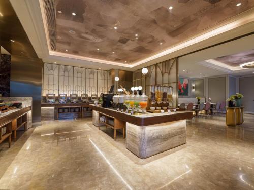 Restaurant, Mercure Xi'an Stadium Hotel in Xiao Zhai