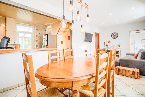 Maison typique à deux pas du bourg et de la mer (Maison typique a deux pas du bourg et de la mer) in Locmiquélic