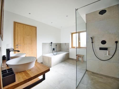 浴室, FeWo Weinbuch in 比紹夫斯維森鎮中心