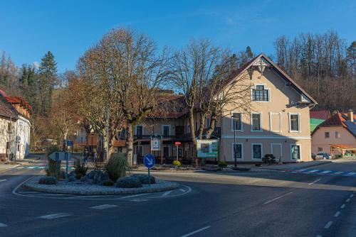 A szálláshely kívülről, Gostišče Pod Kostanji (Gostisce Pod Kostanji) in Dobrna