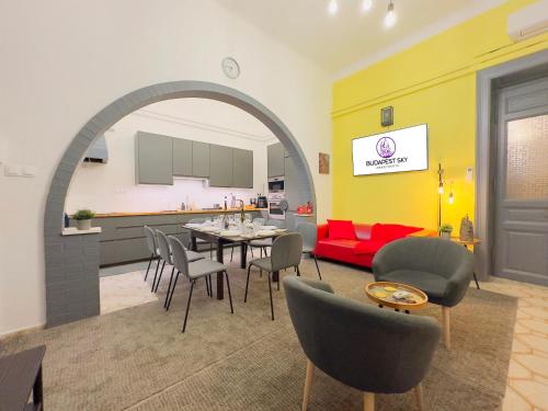 Rose House - Modern 5BR Home in Central Budapest AC, Budapest