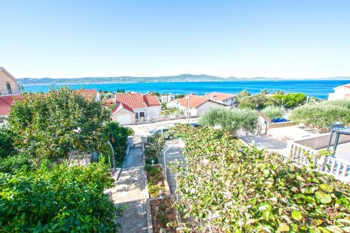 Apartment Luce - with terrase - image 11
