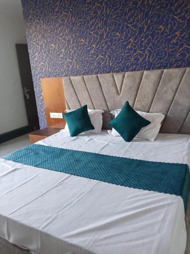 Aarav Hotel - Wadgaon