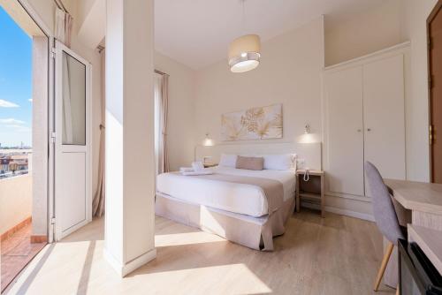 Hotel Blanca Paloma - Tap to explore photos