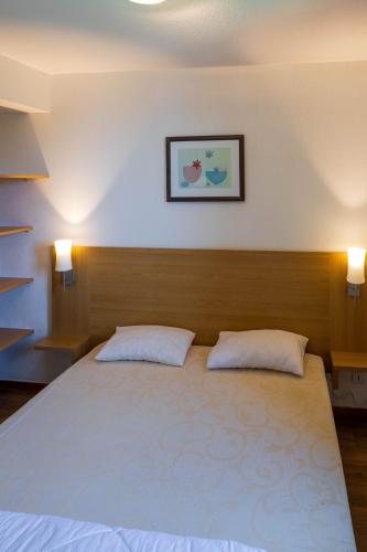 1 double bed, 2 bunk beds, 1 sofa bed