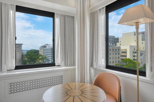 room detail thumbnail 2