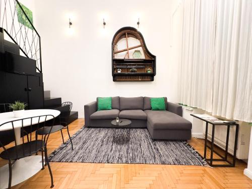 Cozy 2BR Ground Floor Apt in Downtown Budapest AC - Green Piano, Budapest