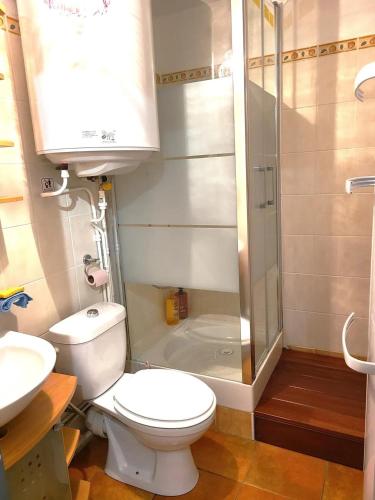 Bathroom, Appartement agreable avec piscine a Le Grau-du-Roi in Le Grau-du-Roi