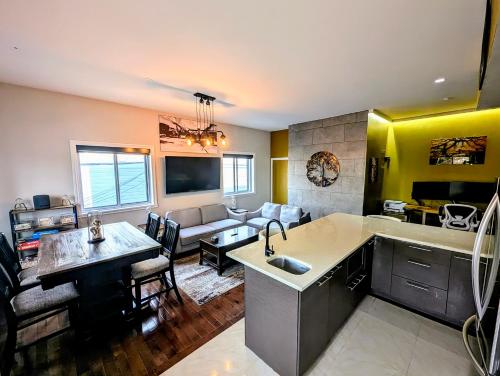 Shared lounge/TV area, The Modern Stays near Kazumi Sushi Lounge