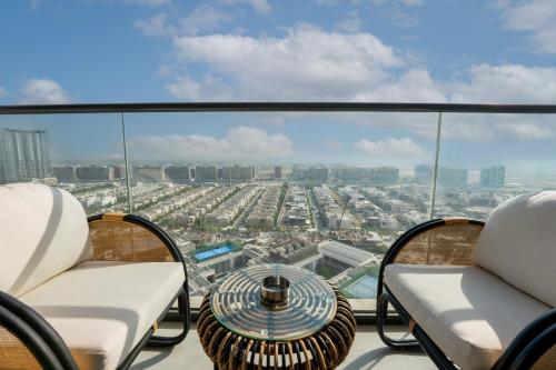 EasyGo - Stylish 2BR With City View in Sobha Creek, Dubaj