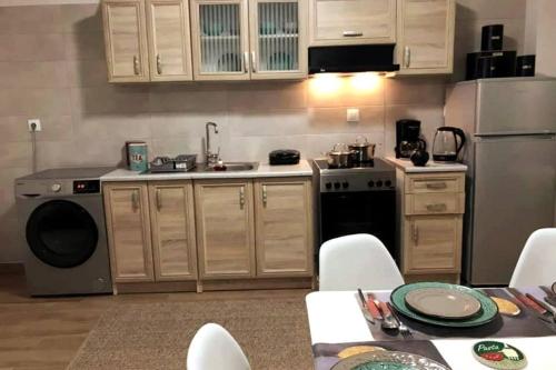 1 Bed - Sleeps 2 - Balcony - Sea View - Parking, Калимнос (фото 2)