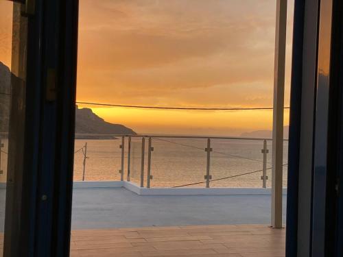 1 Bed - Sleeps 2 - Balcony - Sea View - Parking, Калимнос (фото 6)