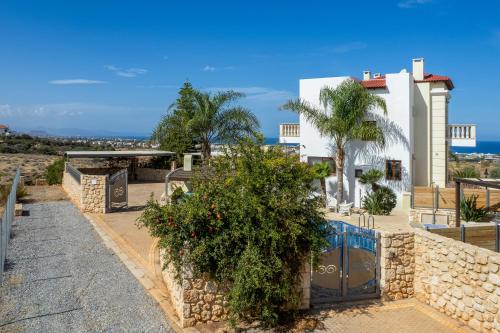 Sunshine Villa with Private Pool by Estia - image 5