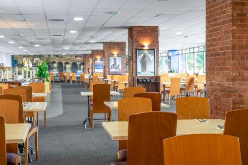 The Grand Burstin Hotel - image 13
