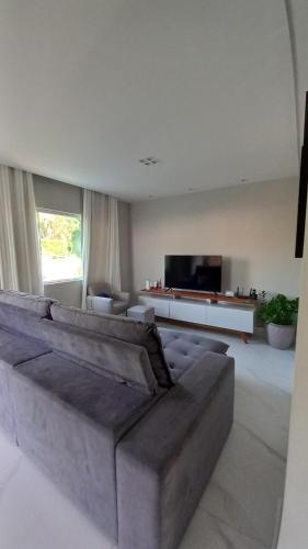 Casa em condomínio com área Gourmet, piscina e garagem – khách sạn tại Rasa