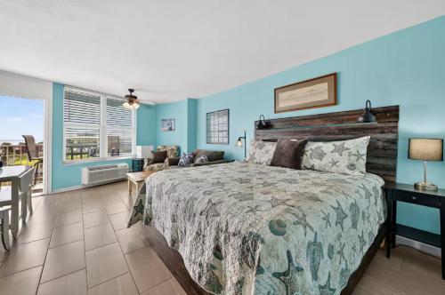 Tiki Time - Daytona Beach Oceanfront Condo! 4