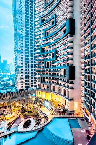 Poblacion Stay with Pool Gym Jacuzzi and Pool Table, Manila