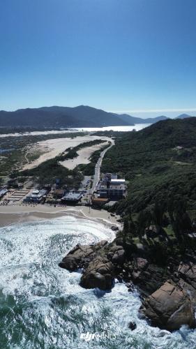 Joaquina house with panoramic view near the beach in Joaquina Beach