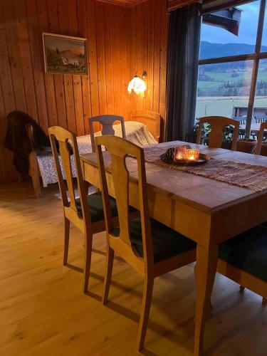 Det vesle huset på Lysåker (Det vesle huset pa Lysaker) in วินสตรา