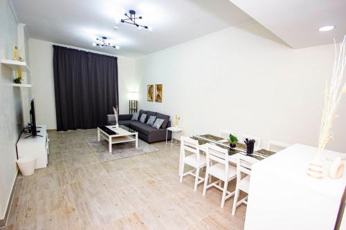 Fully Furnished Brand new 1BHK at Warsan, Dubai (Foto 2)