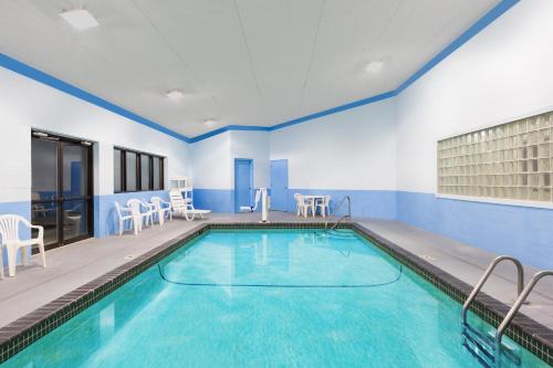 Days Inn & Suites by Wyndham Des Moines Airport - image 6