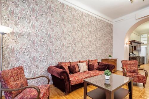 Central - Large - Cozy - image 3