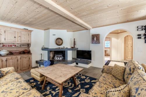 Laax Chalet by Quokka 360 - Charming Apartment with Private Patio in Laax, Schweiz