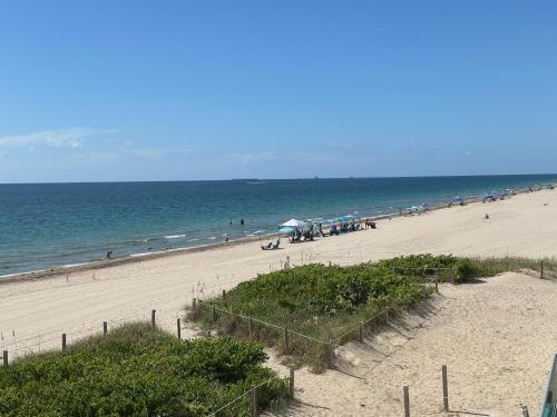 Windjammer Resort and Beach Club – Lauderdale-by-the-Sea, FL