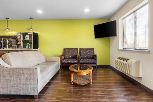 Travel Inn and Suites - main image