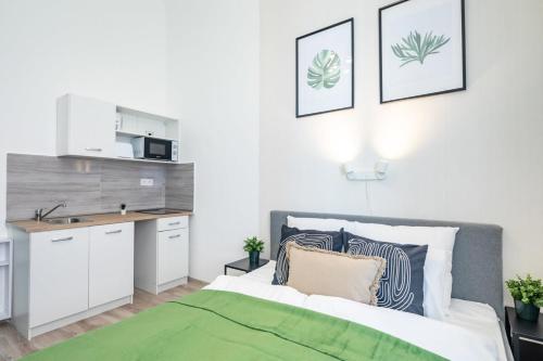 Ultra Central and Mini Studio - image 6
