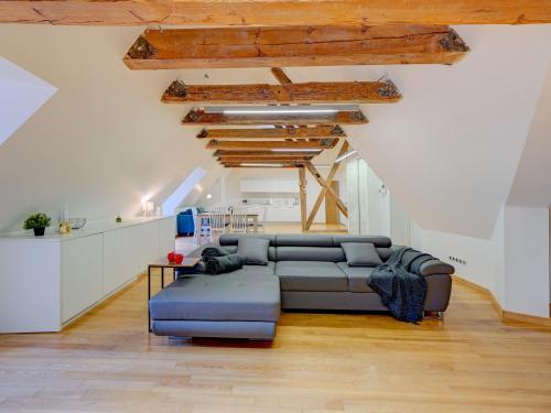 Spacious Loft for 8, Heart of Old Riga
