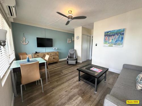 Windjammer Resort and Beach Club - image 2