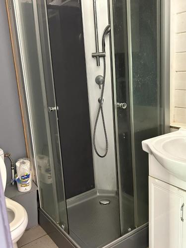 Μπάνιο, Appartement confortable à Baie-Mahault, 35 m² avec terrasse (Appartement confortable a Baie-Mahault, 35 m² avec terrasse) in Μπαϊ-Μαχαουλτ