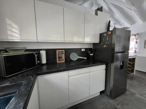 キッチン, Cozy House with Terrace in Upper Prince's Quarter in オイスター ポンド