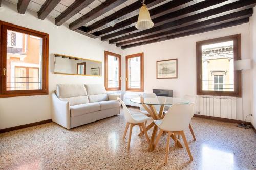 Top Location San Mark Suite