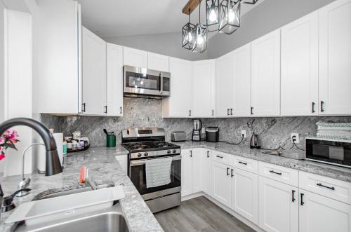 廚房, Your Quiet Escape in Locust Grove - Sleeps 6 in 洛克斯特格羅夫