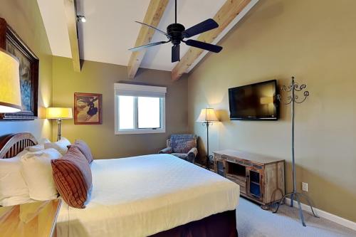 Timberline Condominiums 2 Bedroom plus Loft 3 Bath Deluxe Unit D3D detail