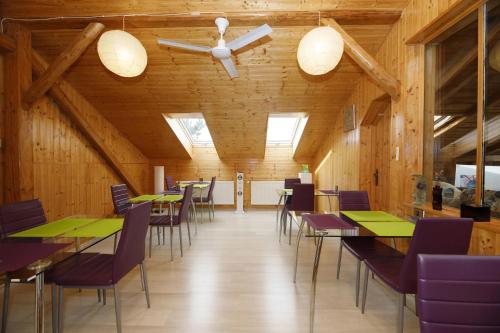 บริการและสิ่งอำนวยความสะดวก, Studio Glass Vysocina in สเกิร์ดโลวิเซ