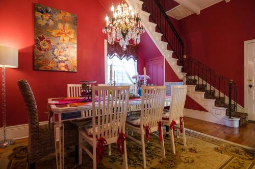 Madame Isabelle's House 3