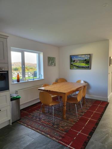 Iekārtas, Cheerful and spacious 4-bedroom Cottage in Camus